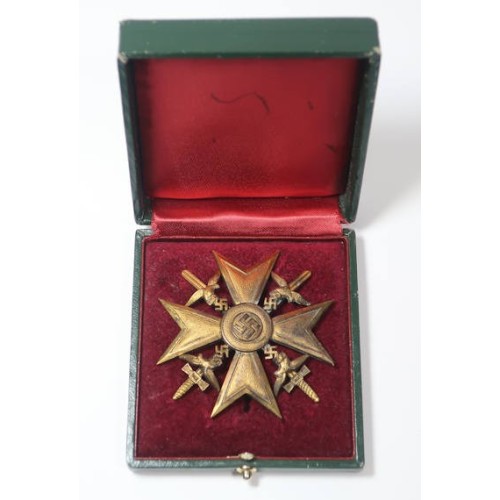 RD4795.)CASED SPANISH CROSS IN GOLD WITH SWORDS