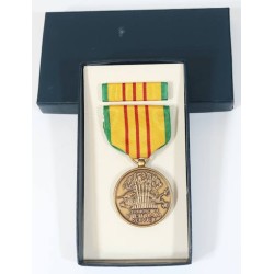 US4902.)BOXED VIETNAM WAR SERVICE MEDAL