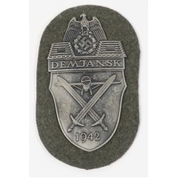 RD4924.)DEMJANSK CAMPAIGN SHIELD