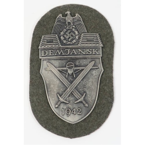 RD4924.)DEMJANSK CAMPAIGN SHIELD