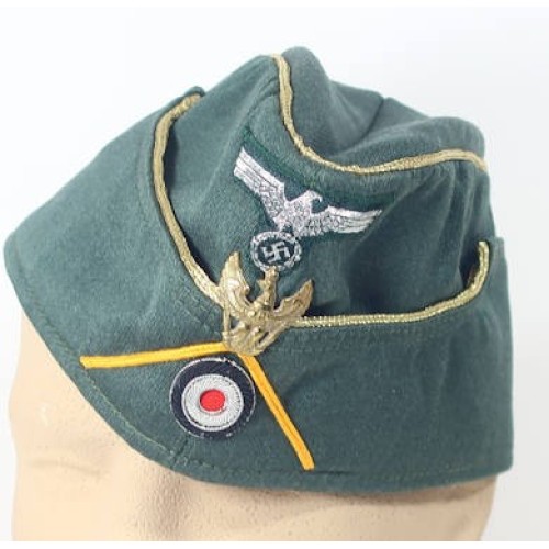 RD4946.)GERMAN ARMY GENERAL OFFICER'S OVERSEAS CAP