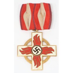 G4983.)GERMAN FIRE FIRE FIGHTING SERVICE CROSS IN GOLD