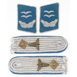 G146.)LUFTWAFFE SUPPLY/TRANSPORT LT'S COLLAR TABS AND SHLDR BDS