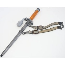 G4989.)GERMAN ARMY OFFICER'S DAGGER WITH KNOT AND HANGERS