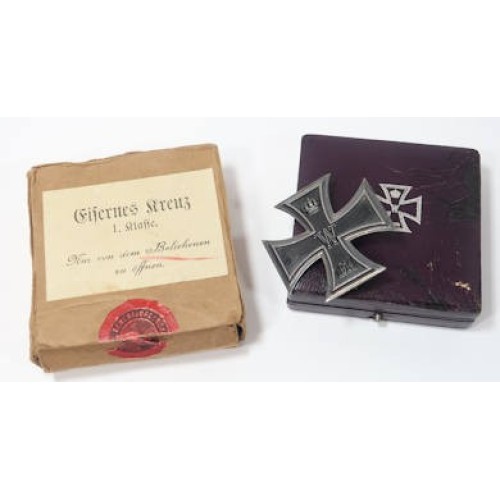 G5017.)CASED 1914 IRON CROSS 1st CLASS WITH CARDBOARD ISSUE CARTON