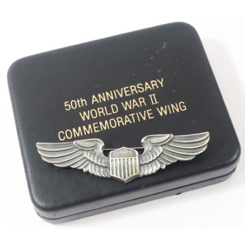 US4115.)CASED WWII COMMEMORATIVE PILOT'S WING