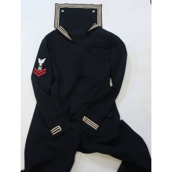 US4398.)WWII USN ENLISTED MAN'S JUMPER AND TROUSERS; NAME-IDENTIFIED