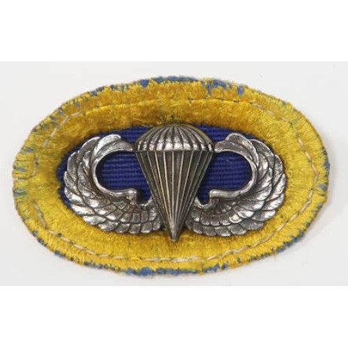 US4397.)WWII PARACHUTE INFANTRY BADGE WITH OVAL BACKING