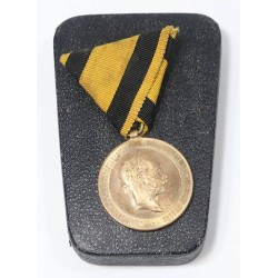 OC4516.)BOXED AUSTRIAN 1873 WAR MEDAL