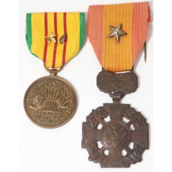 US4531.)TWO VIETNAM WAR MEDALS, GALLANTRY AND CAMPAIGN