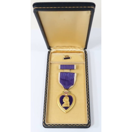 US4663.)CASED WWII PURPLE HEART MEDAL, NAME ENGRAVED KIA