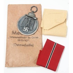 G237.)RUSSIAN FRONT MEDAL WITH PAPER ISSUE PACKET