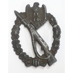 G240.)INFANTRY ASSAULT BADGE IN SILVER