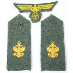 G254.)KRIEGSMARINE COASTAL ARTILLERY EAGLE AND SHLDR STRAPS