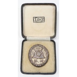 G255.)CASED 1936 SPANISH WOUND BADGE IN SILVER