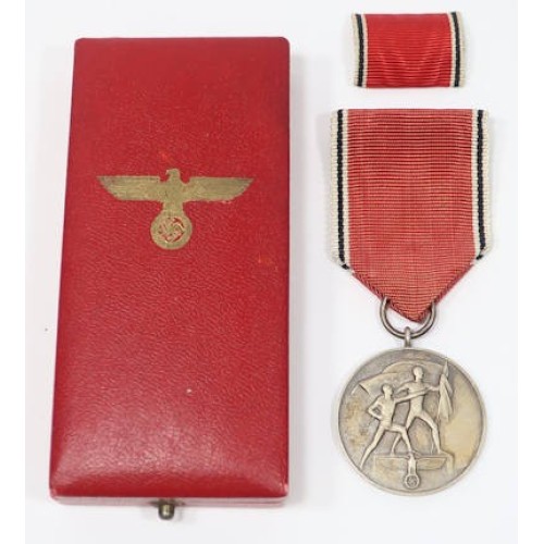 G248.)CASED 1938 AUSTRIAN OCCUPATION CAMPAIGN MEDAL