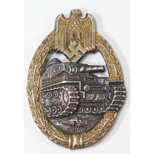 RD195.)FANTASY TANK BATTLE BADGE